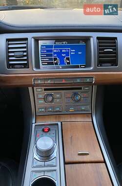 Седан Jaguar XF 2010 в 