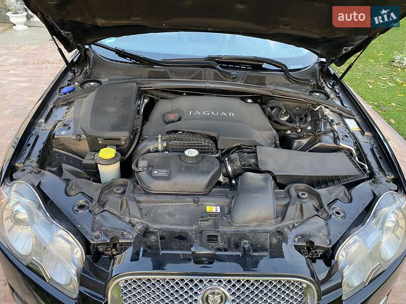 Седан Jaguar XF 2010 в Мукачевому