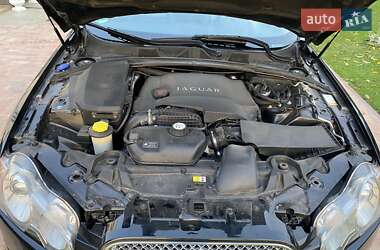 Седан Jaguar XF 2010 в 