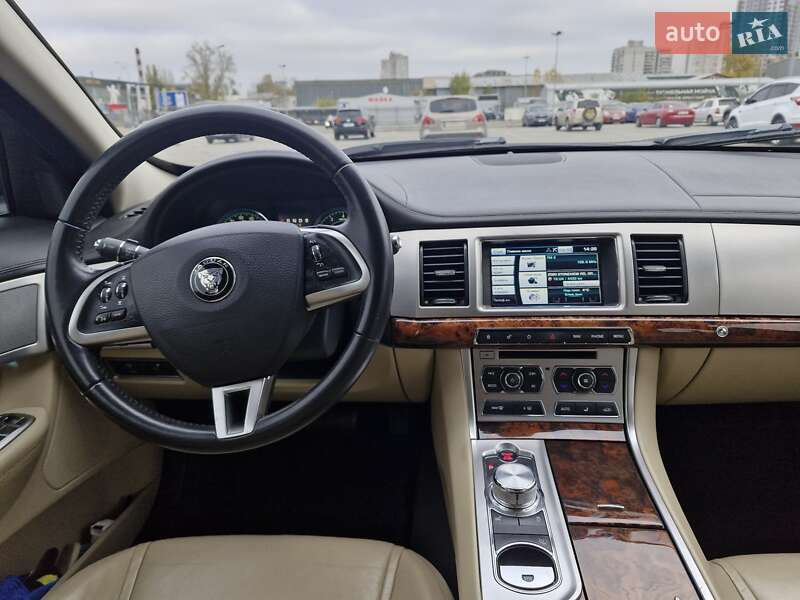Седан Jaguar XF 2013 в Киеве