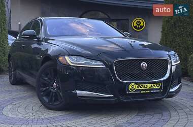 Седан Jaguar XF 2016 в Львове