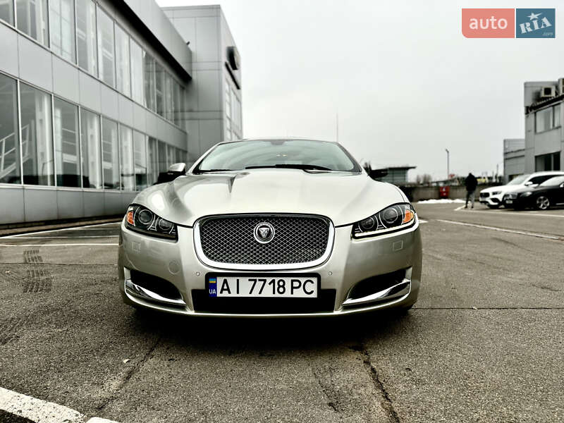Седан Jaguar XF 2013 в 