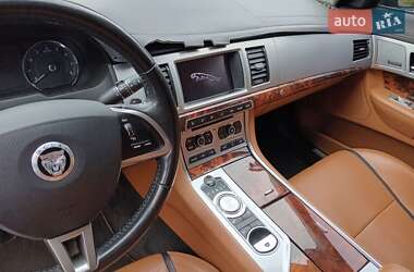 Седан Jaguar XF 2012 в Львове