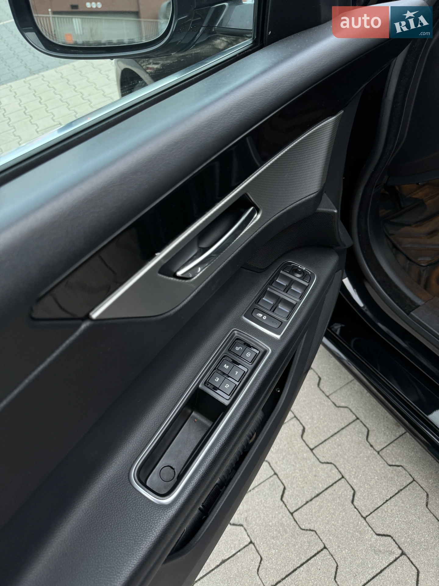 2017 Jaguar XF - мініатюра 16