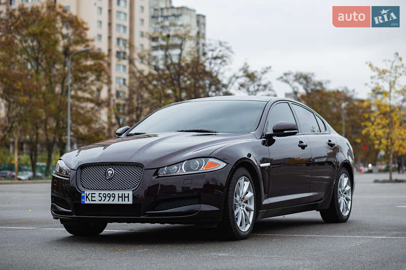 Седан Jaguar XF 2013 в Дніпрі