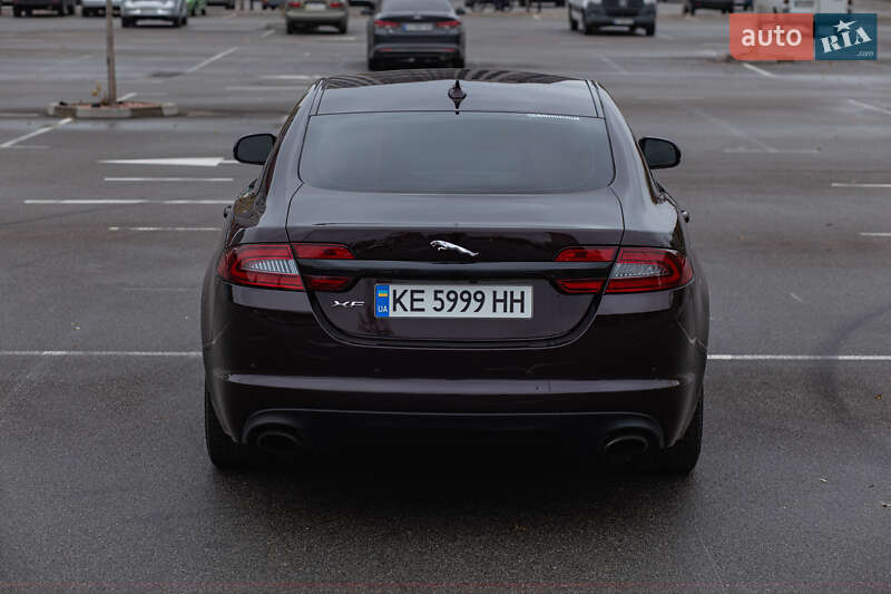 Седан Jaguar XF 2013 в Дніпрі