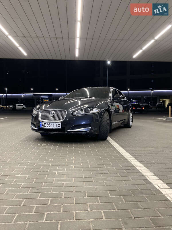 Седан Jaguar XF 2012 в 