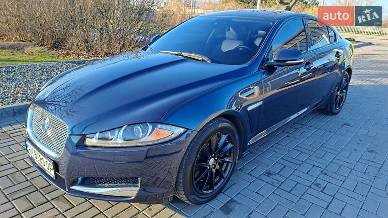 Седан Jaguar XF 2013 в Дніпрі