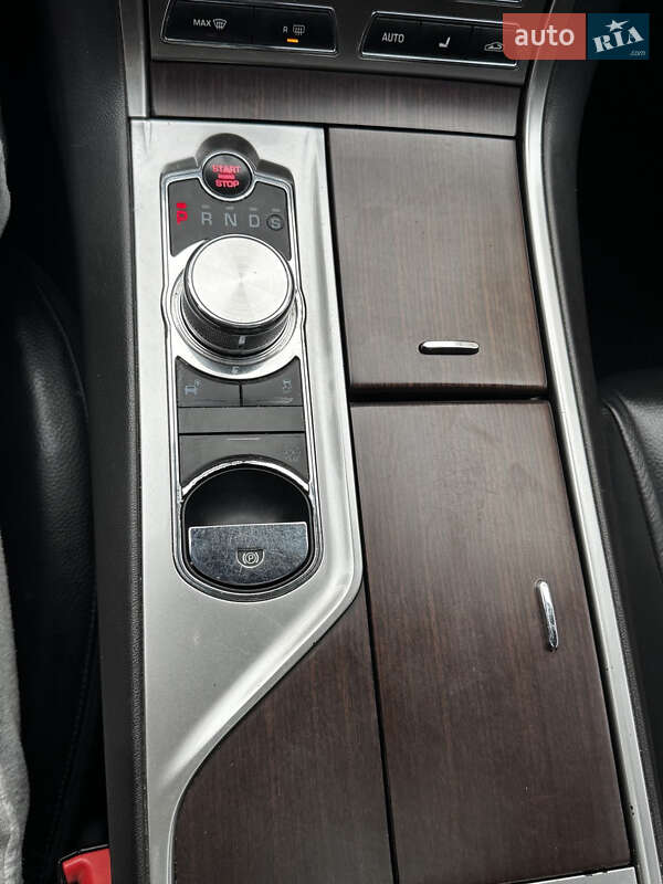 Седан Jaguar XF 2013 в Одесі