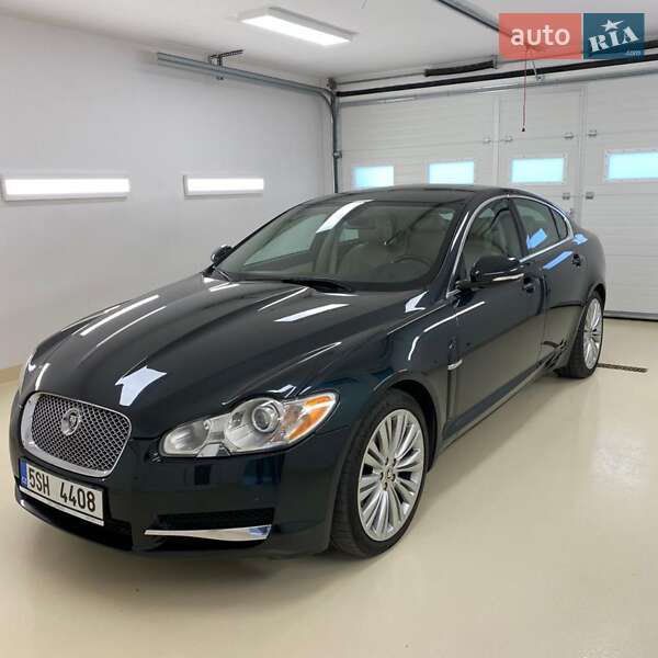 Седан Jaguar XF 2010 в Жидачове