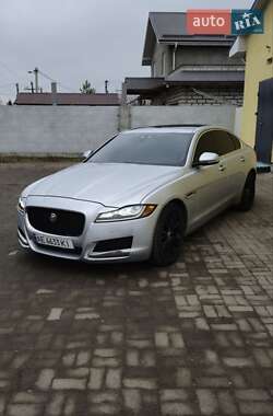 Седан Jaguar XF 2016 в Новомосковске