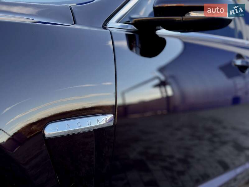 Седан Jaguar XF 2012 в Калуше