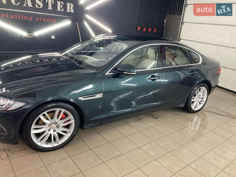 Седан Jaguar XF 2016 в Киеве