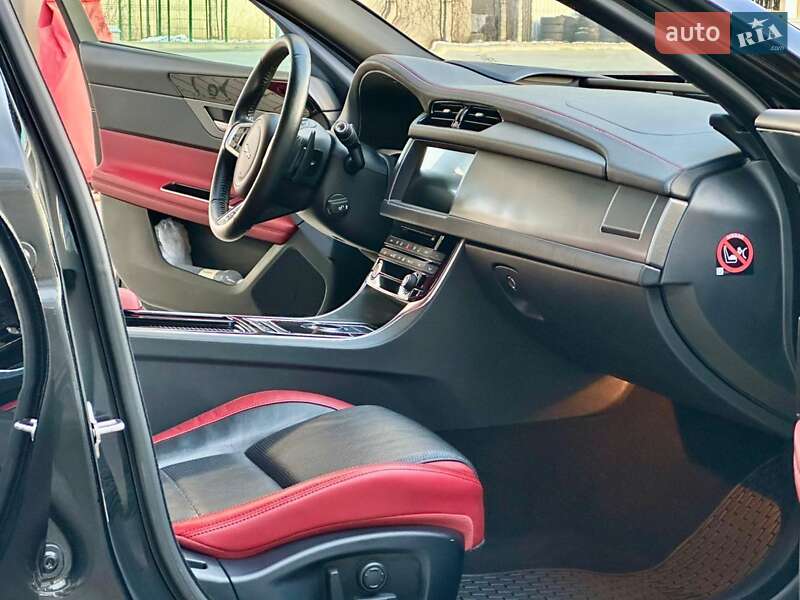 Седан Jaguar XF 2016 в Києві