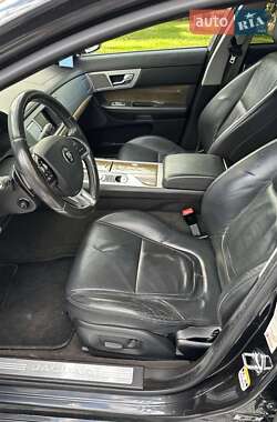Седан Jaguar XF 2015 в 