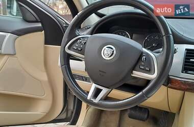 Седан Jaguar XF 2013 в 