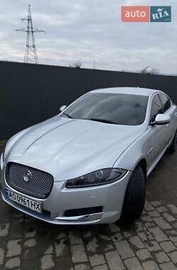 Седан Jaguar XF 2013 в Долине