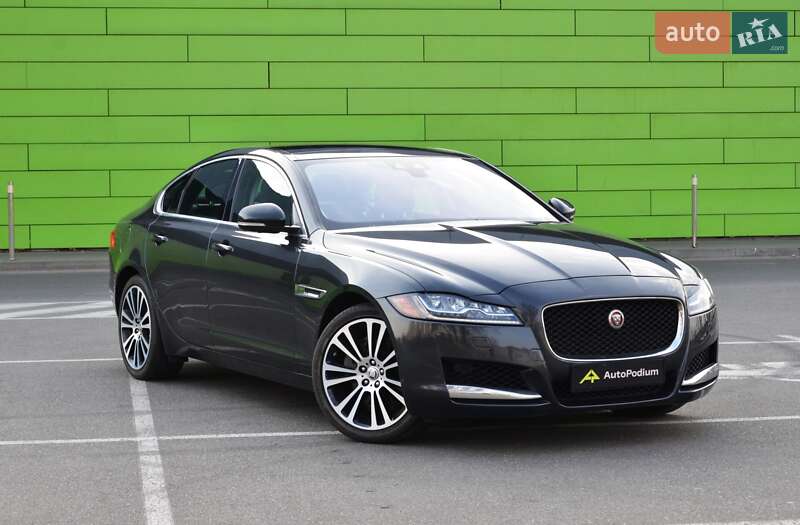 Седан Jaguar XF 2019 в 