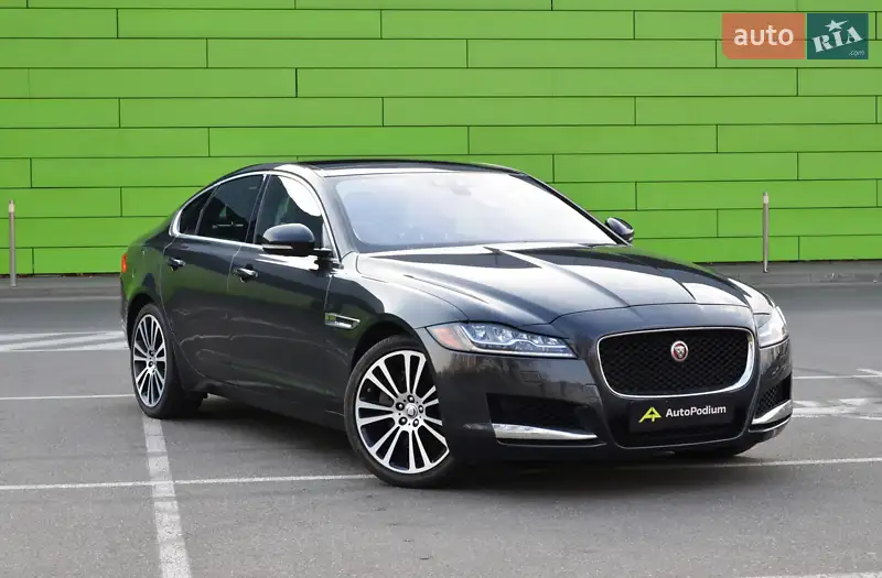 Седан Jaguar XF 2019 в 