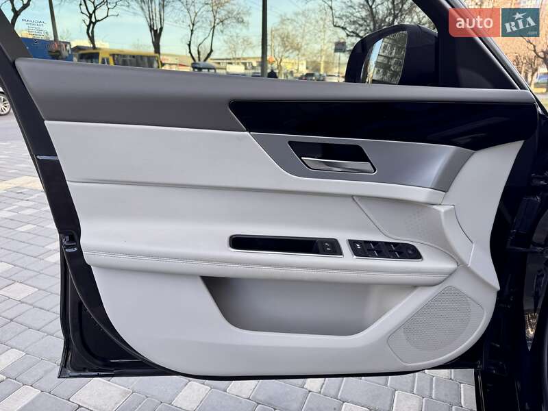 Седан Jaguar XF 2019 в Одессе