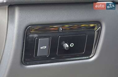 Седан Jaguar XF 2016 в 