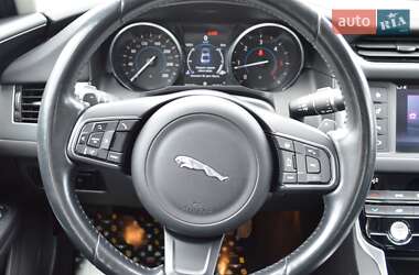 Седан Jaguar XF 2016 в 