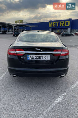 Седан Jaguar XF 2012 в 