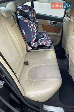 Седан Jaguar XF 2012 в 