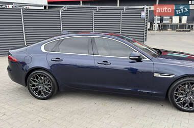 Седан Jaguar XF 2016 в 