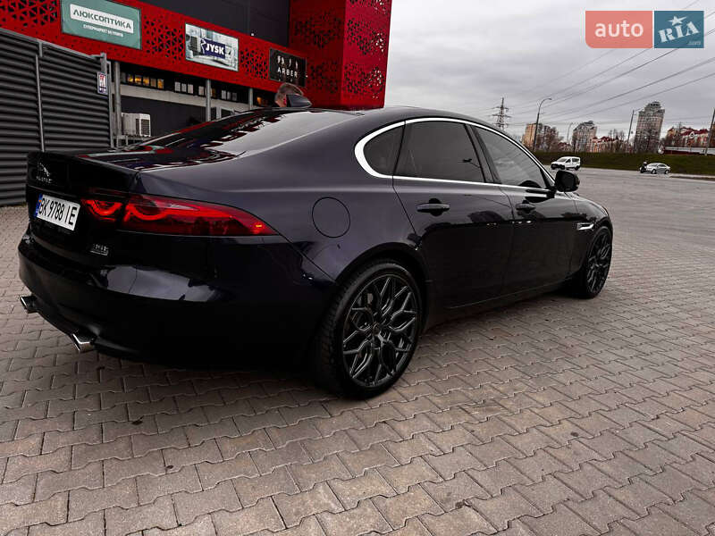 Седан Jaguar XF 2016 в Киеве