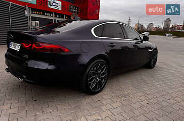 Седан Jaguar XF 2016 в 