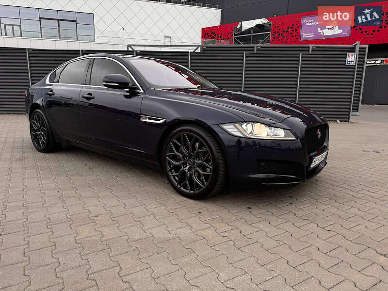 Седан Jaguar XF 2016 в Киеве