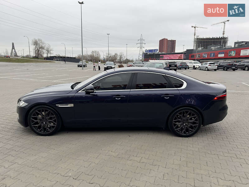 Седан Jaguar XF 2016 в Киеве