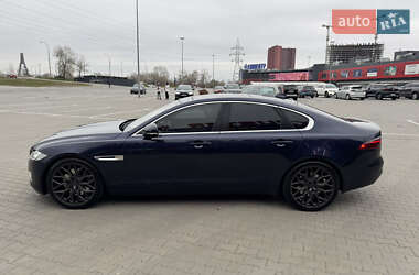 Седан Jaguar XF 2016 в 