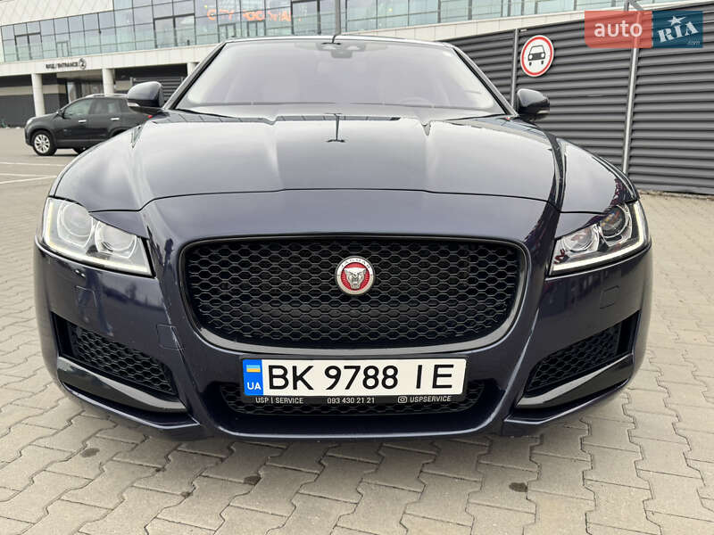 Седан Jaguar XF 2016 в Киеве