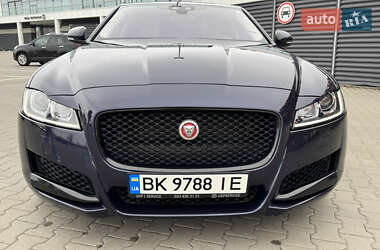 Седан Jaguar XF 2016 в 