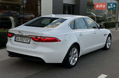 Седан Jaguar XF 2016 в 