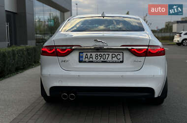 Седан Jaguar XF 2016 в 