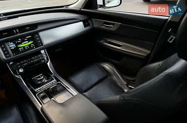 Седан Jaguar XF 2016 в 