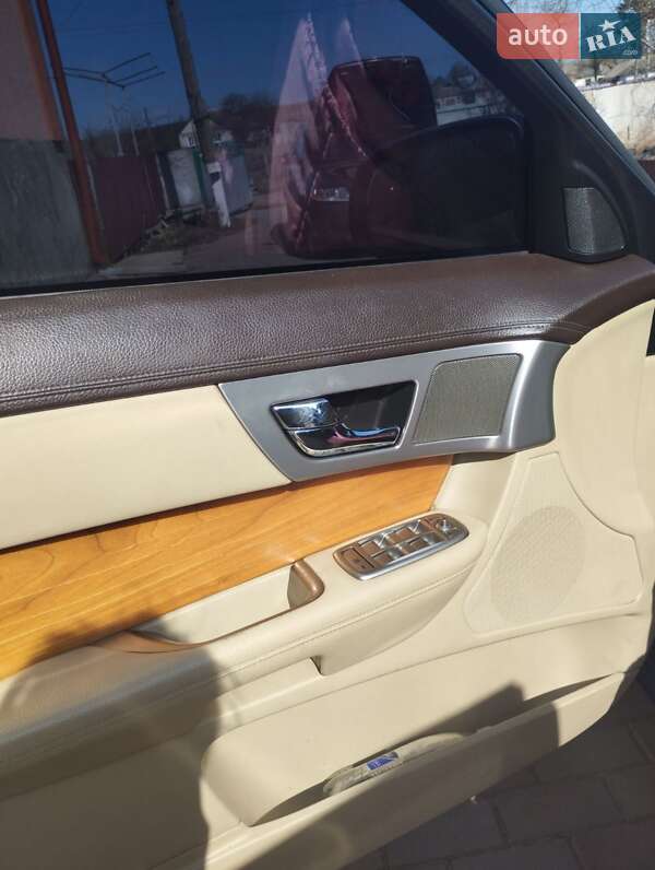 Седан Jaguar XF 2009 в Казатине