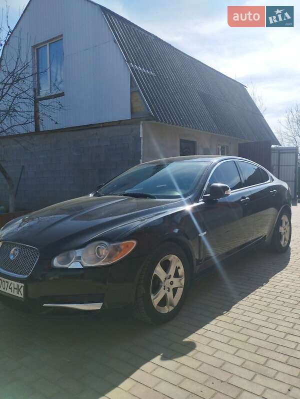Седан Jaguar XF 2009 в Казатине