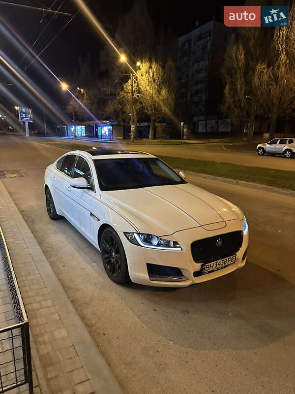 Седан Jaguar XF 2016 в Запоріжжі
