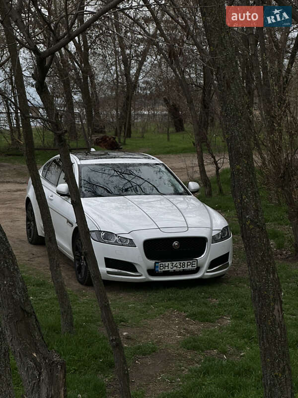 Седан Jaguar XF 2016 в Запоріжжі