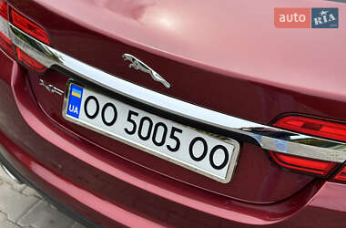 Седан Jaguar XF 2012 в 