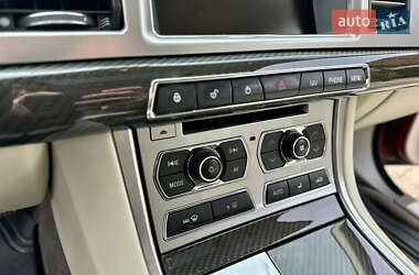 Седан Jaguar XF 2012 в 
