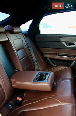 Седан Jaguar XF 2017 в Львові