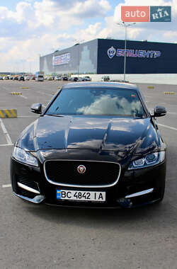 Седан Jaguar XF 2017 в Львові