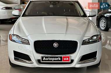 Седан Jaguar XF 2016 в 