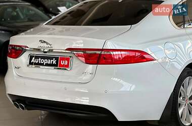 Седан Jaguar XF 2016 в 