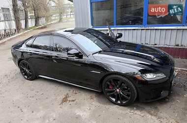 Седан Jaguar XF 2016 в Киеве